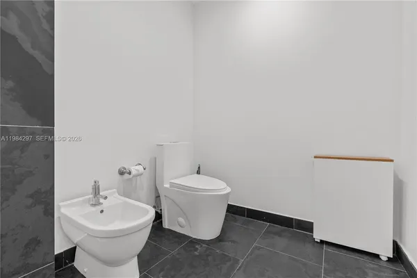 $1,320,000 | 900 Biscayne Boulevard, Unit 5602, Miami, FL 33132