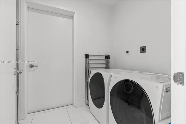 $1,320,000 | 900 Biscayne Boulevard, Unit 5602, Miami, FL 33132