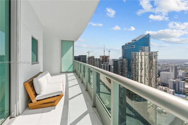 $1,320,000 | 900 Biscayne Boulevard, Unit 5602, Miami, FL 33132