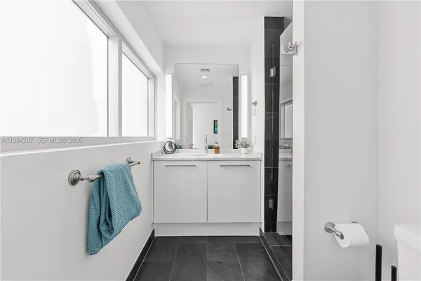 $1,320,000 | 900 Biscayne Boulevard, Unit 5602, Miami, FL 33132