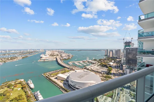 $1,320,000 | 900 Biscayne Boulevard, Unit 5602, Miami, FL 33132