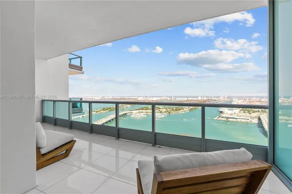 $1,320,000 | 900 Biscayne Boulevard, Unit 5602, Miami, FL 33132