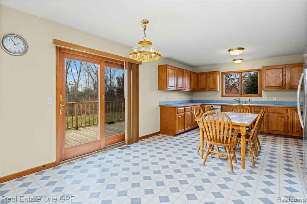 1135 Holmes Road Allenton, MI 48002 - Photo 12 of 59