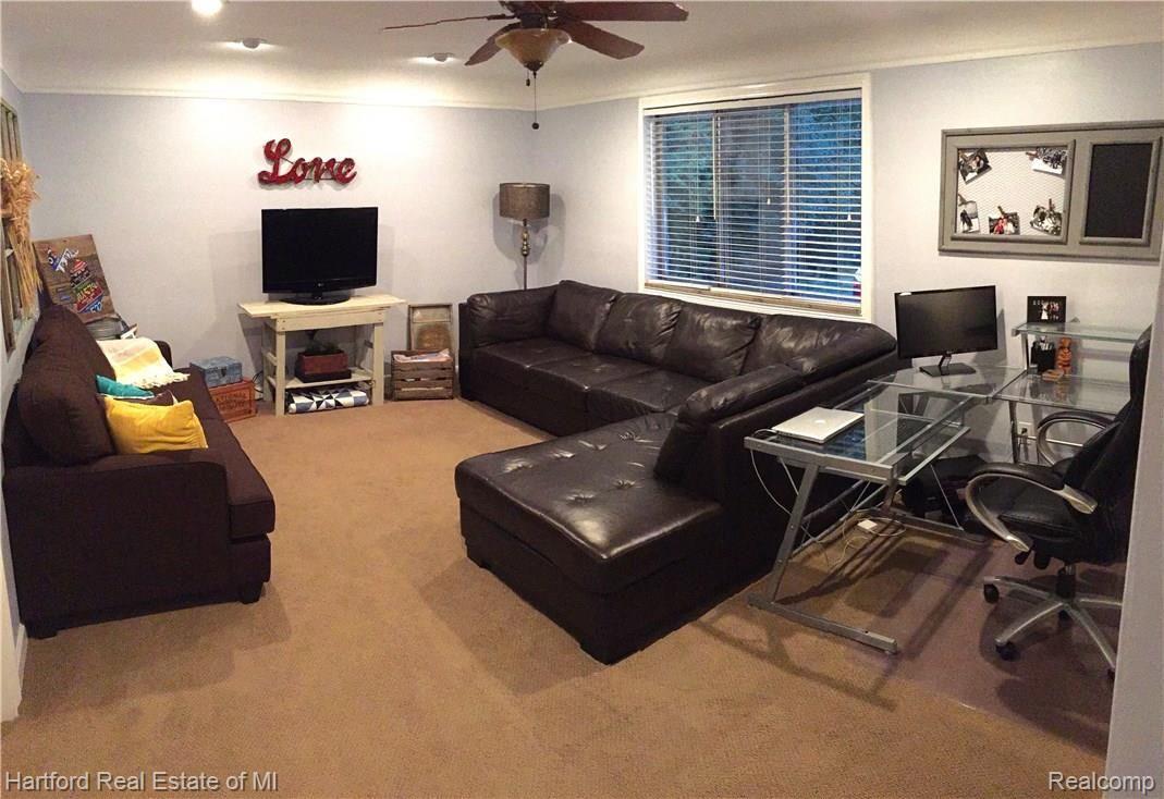 26266 Steele Road Farmington, MI 48331 - Photo 8 of 16 8.jpg