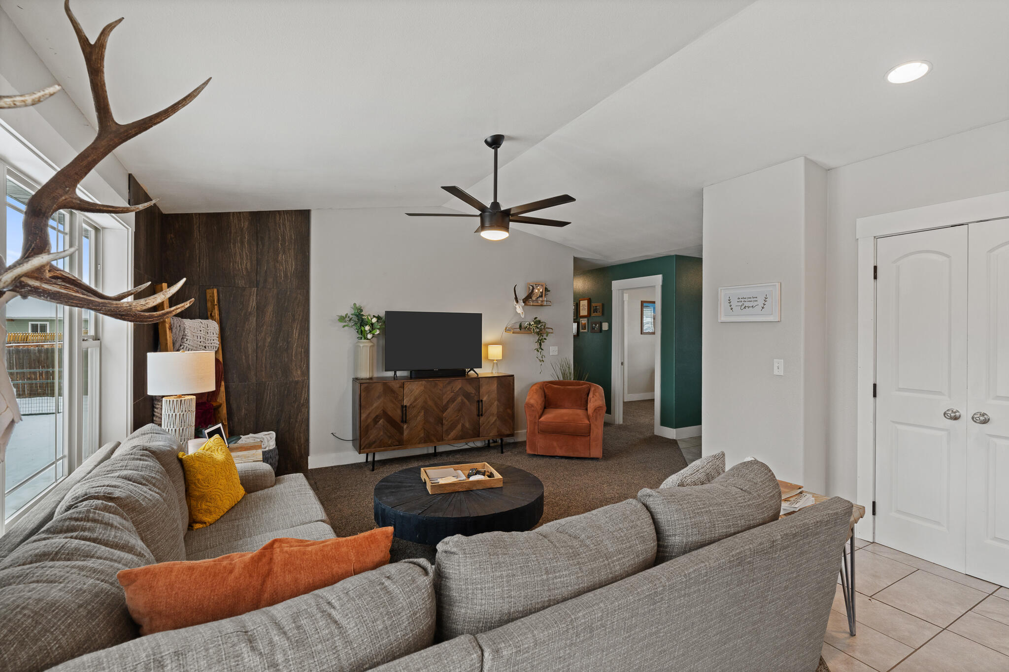 612 Heather Lane Ranchester, WY 82839 - Photo 24 of 45 Living Room