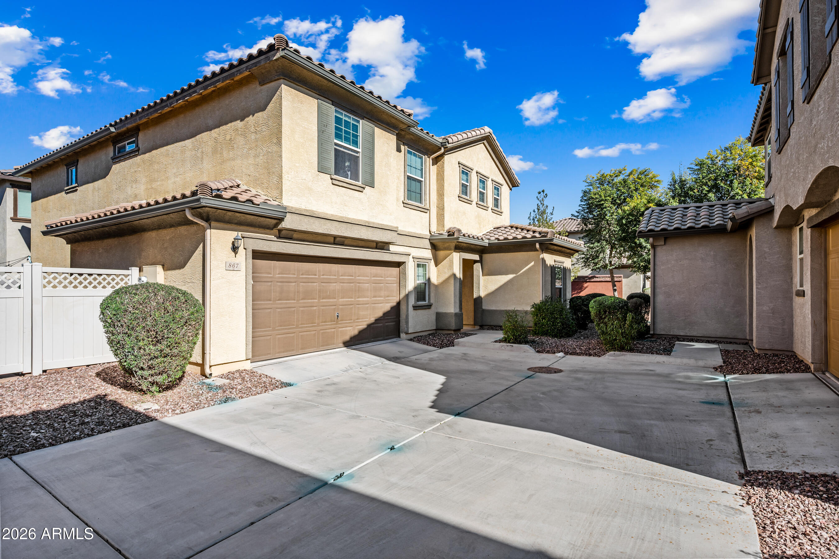867 South Swallow Lane Gilbert, AZ 85296 - Photo 16 of 23 Driveway