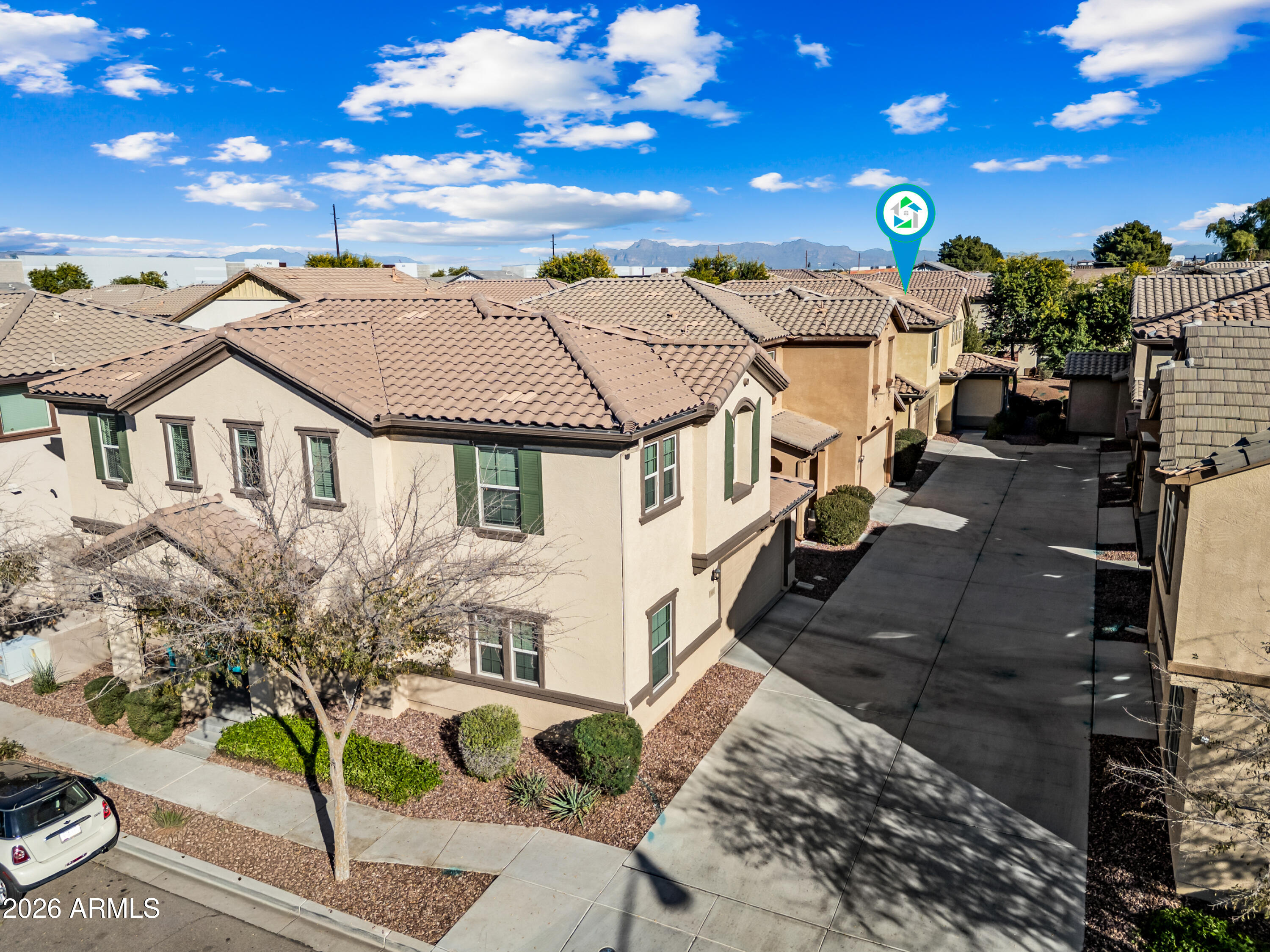 867 South Swallow Lane Gilbert, AZ 85296 - Photo 17 of 23 Exterior Driveway View
