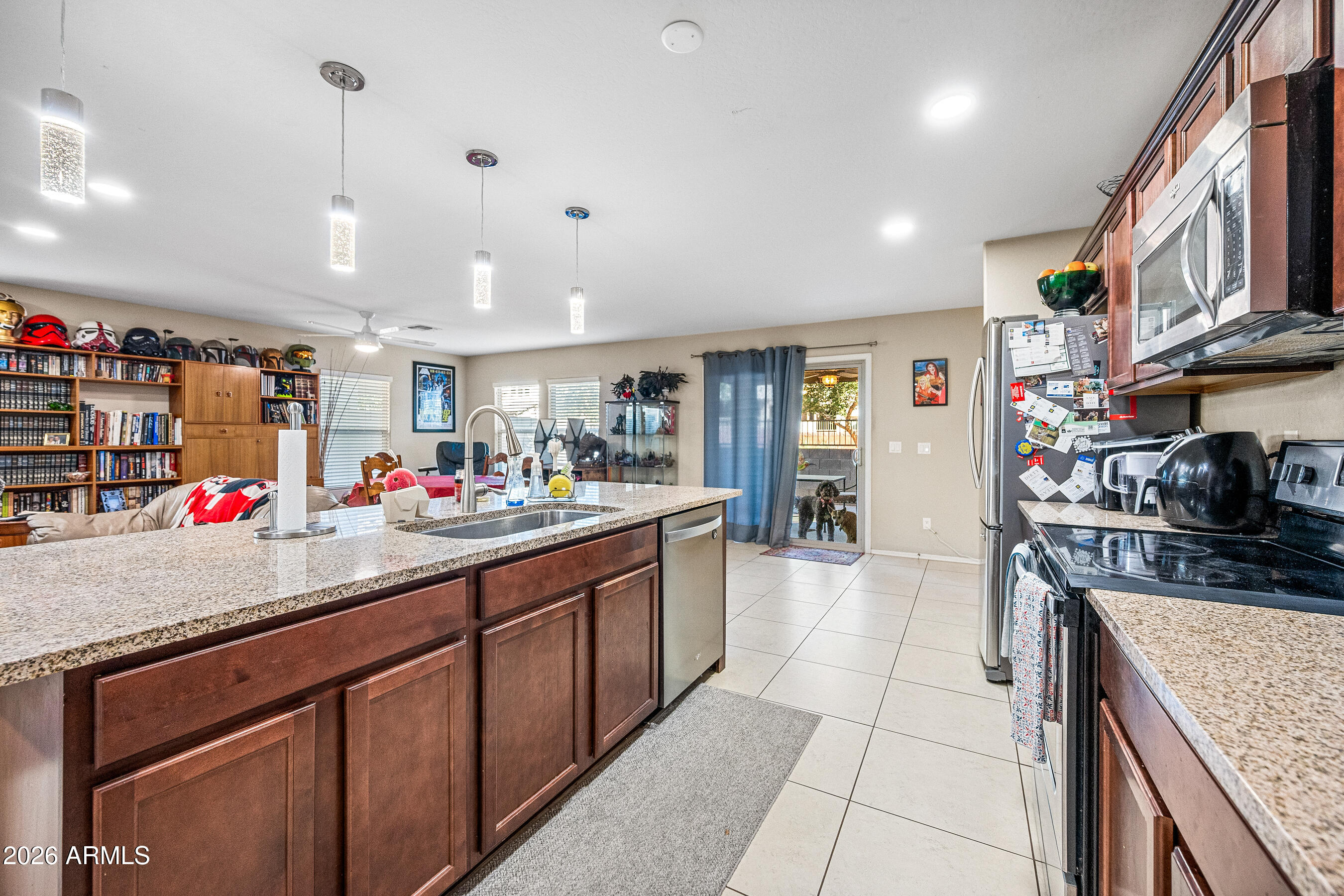 867 South Swallow Lane Gilbert, AZ 85296 - Photo 6 of 33 Kitchen