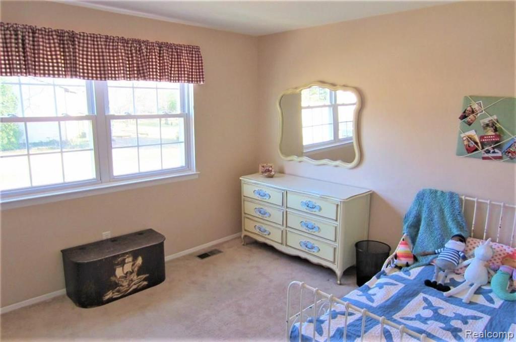 1671 Dennett Lane Rochester Hills, MI 48307 - Photo 13 of 23