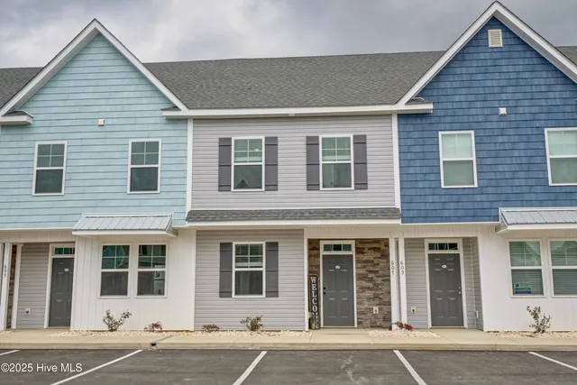 $1,775 | 607 Windsurfing Lane, Sneads Ferry, NC 28460