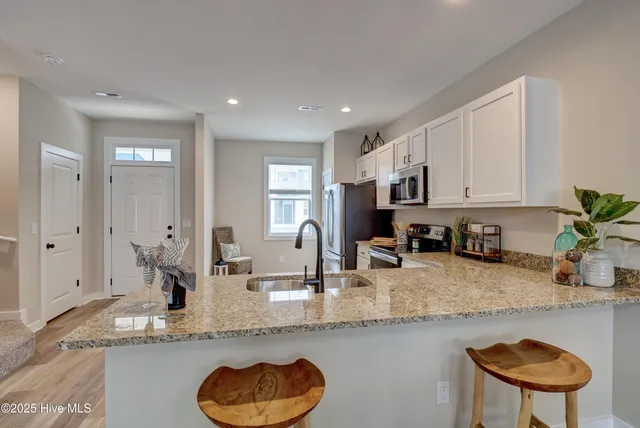 $1,775 | 607 Windsurfing Lane, Sneads Ferry, NC 28460