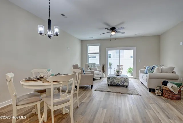 $1,775 | 607 Windsurfing Lane, Sneads Ferry, NC 28460