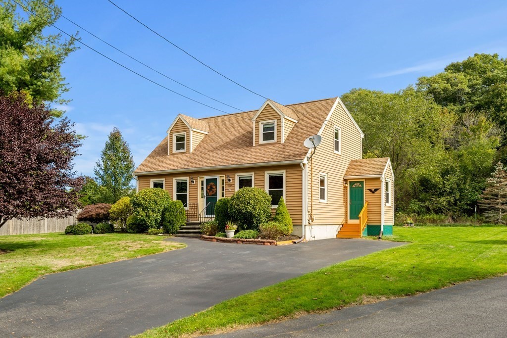 1 North Martin Road Amesbury, MA 01913 - Photo 2 of 31 Gallery Image 2