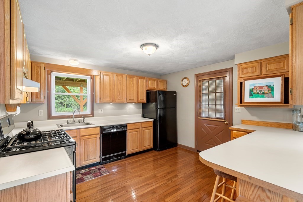 1 North Martin Road Amesbury, MA 01913 - Photo 4 of 31 Gallery Image 4