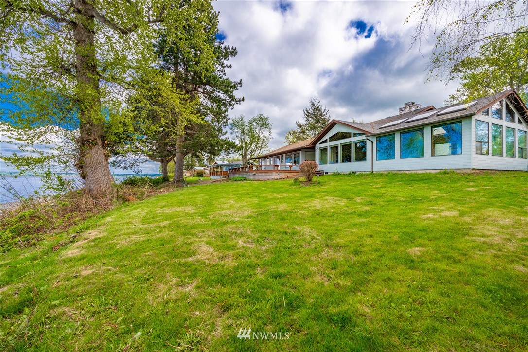 3229 Robertson Road Bellingham, WA 98226 - Photo 1 of 25 Gallery Image 1