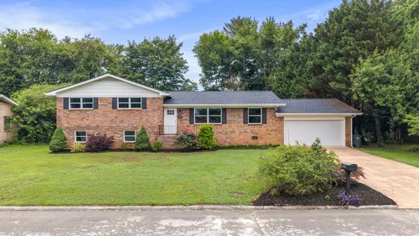 $399,900 | 2307 Brookhaven Circle, Chattanooga, TN 37421