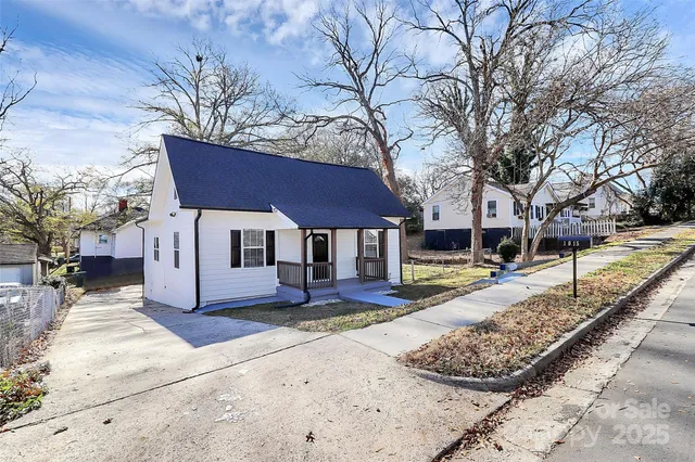 $299,000 | 1015 West 4th Avenue, Gastonia, NC 28052
