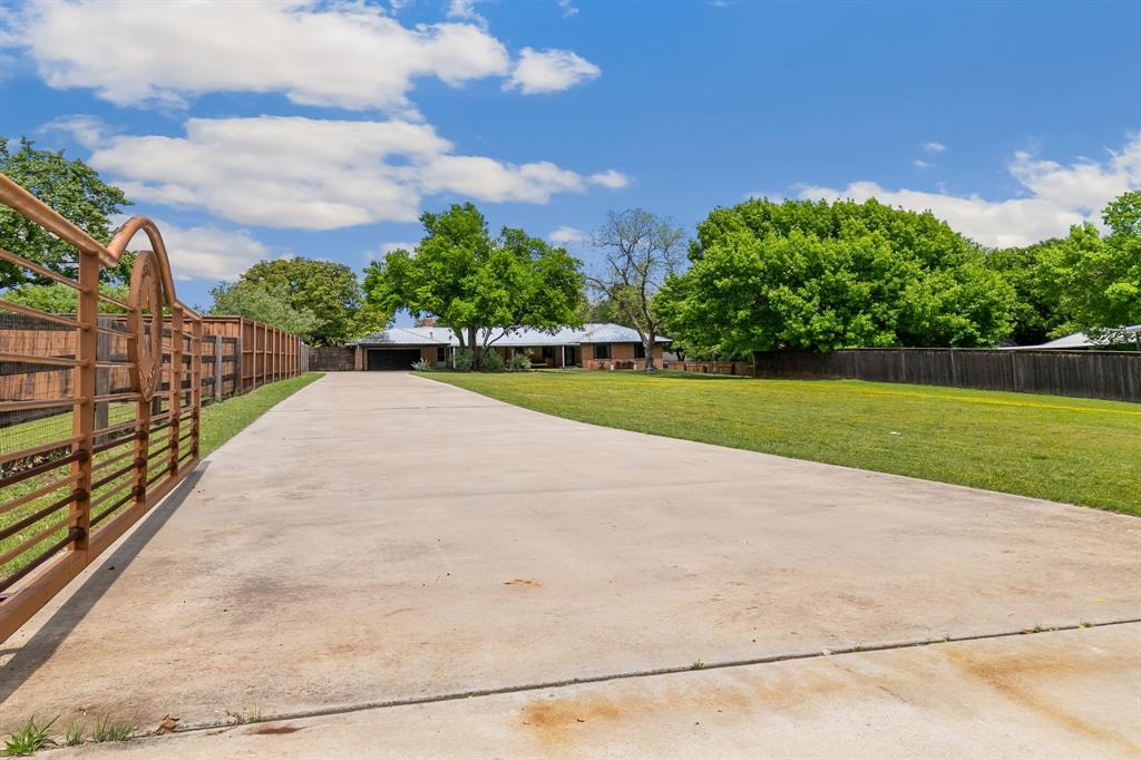 3615 Fritz Lane Corinth, TX 76208 - Photo 2 of 33