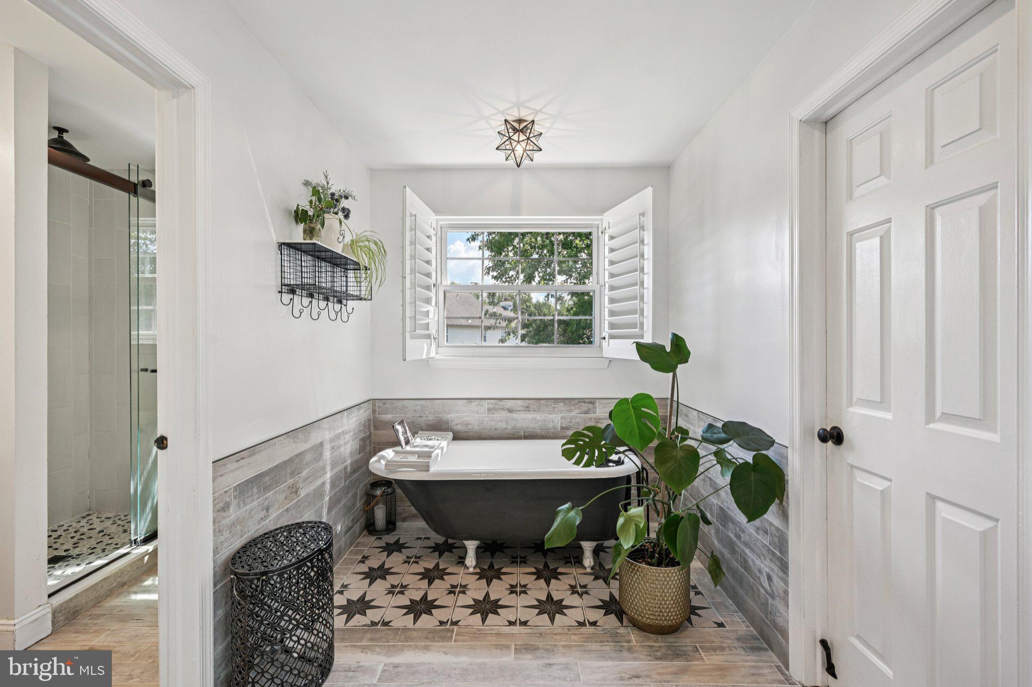 39 Willow Ridge Road Marlton, NJ 08053 - Photo 37 of 43 a living room with furniture and a potted plant