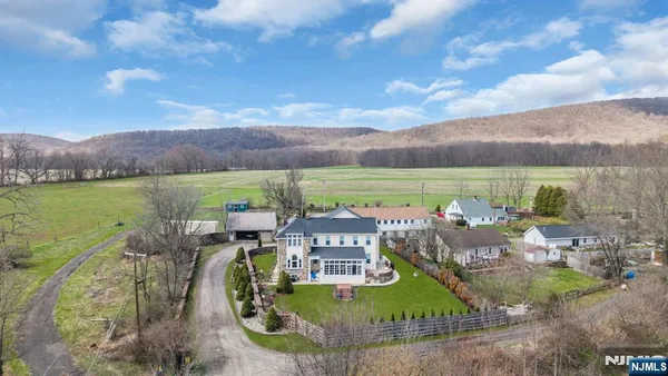 $589,000 | 48 Willever Lake Road, Oxford, NJ 07863