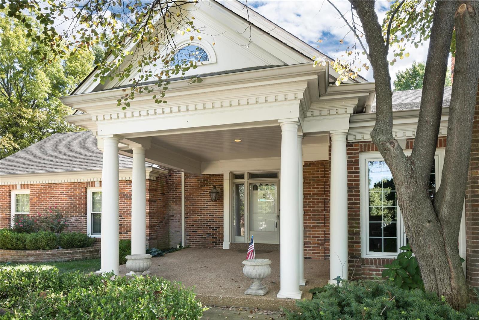 9 Woodbridge Manor Road St. Louis, MO 63141 - Photo 1 of 28 Gallery Image 1