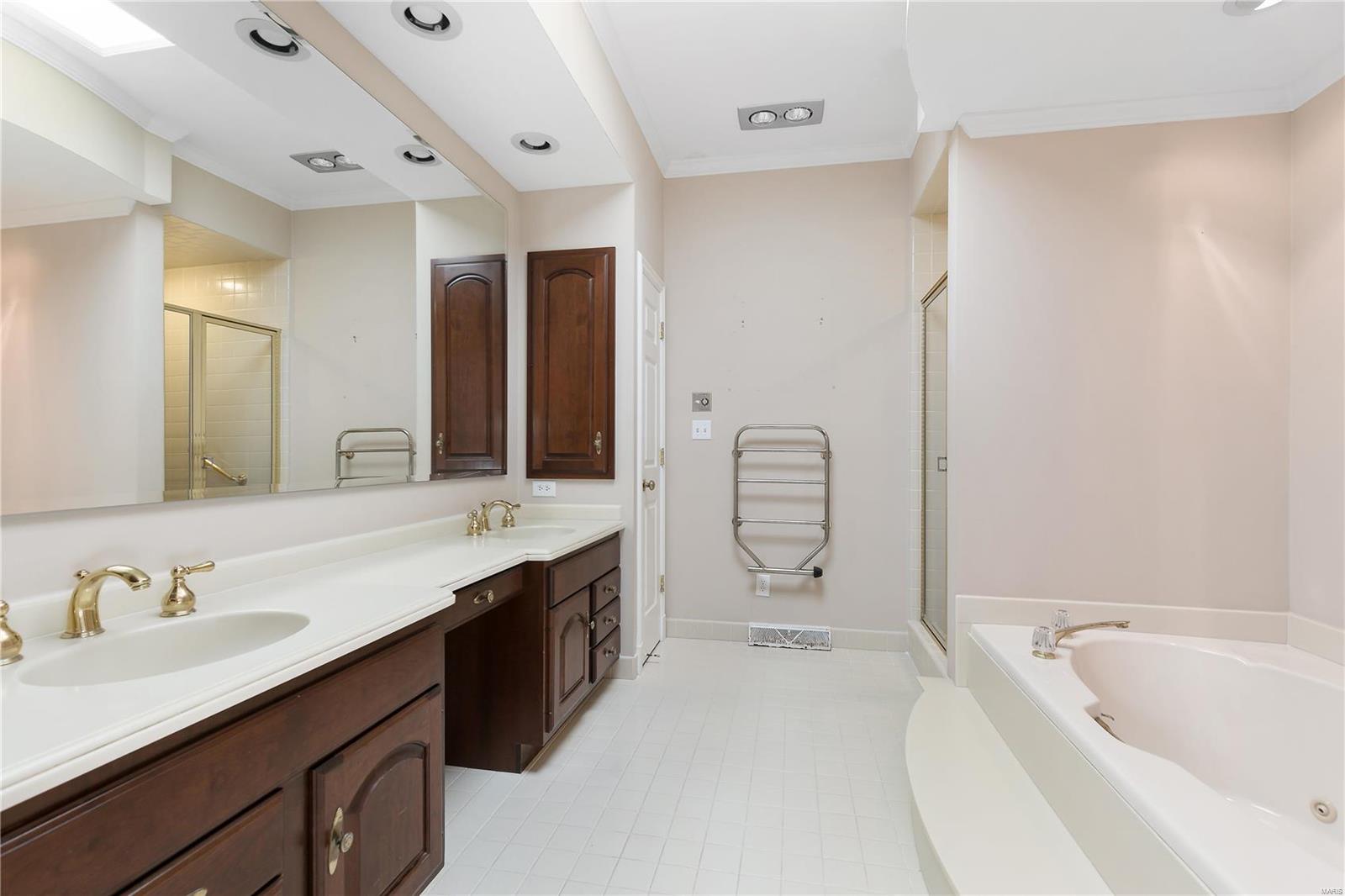 9 Woodbridge Manor Road St. Louis, MO 63141 - Photo 19 of 28 Gallery Image 19