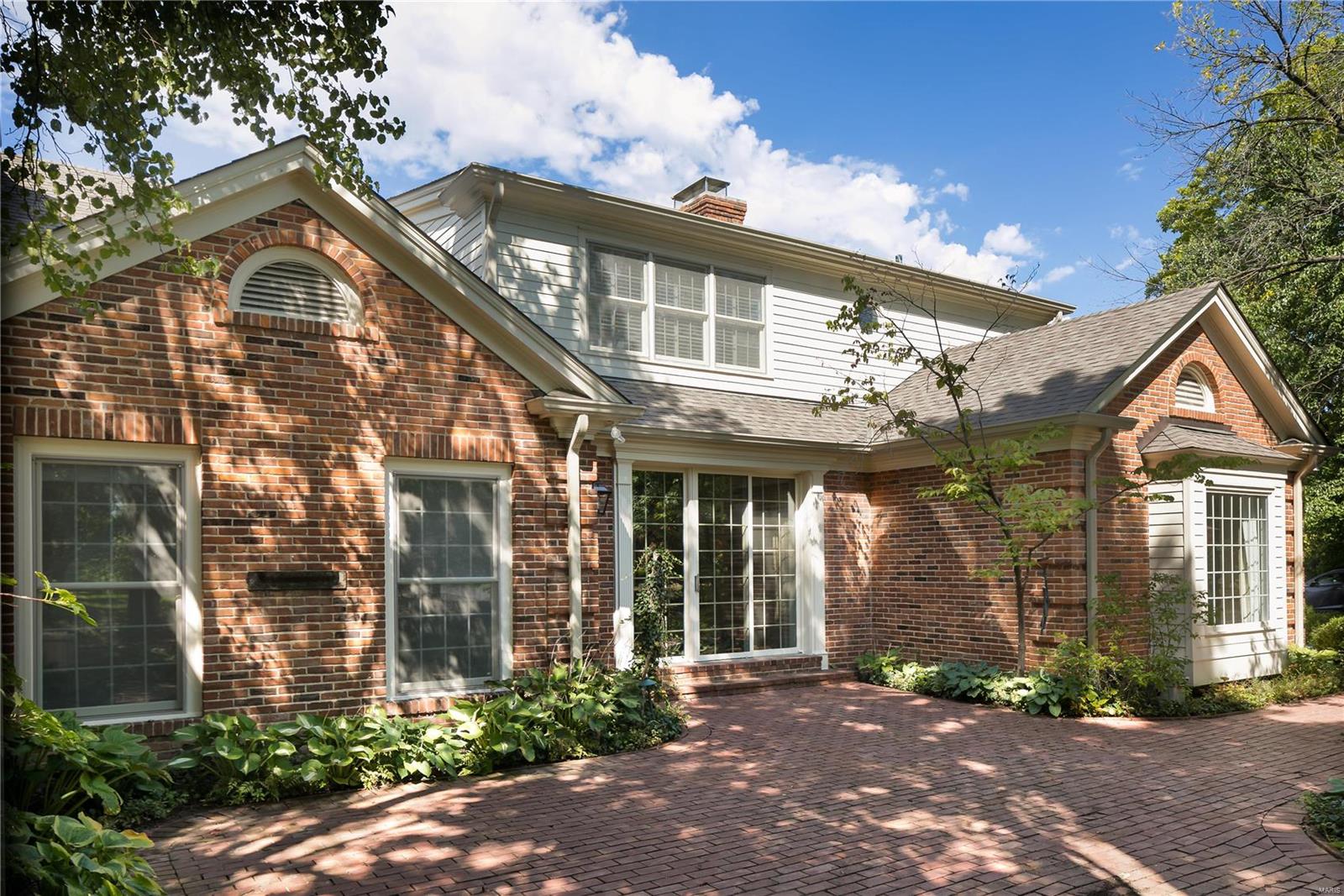 9 Woodbridge Manor Road St. Louis, MO 63141 - Photo 4 of 28 Gallery Image 4