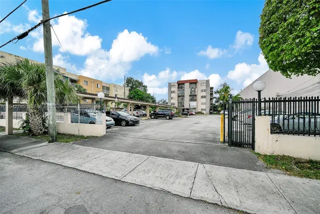 $170,000 | 3640 Northwest 9th Street, Unit 401, Miami, FL 33125