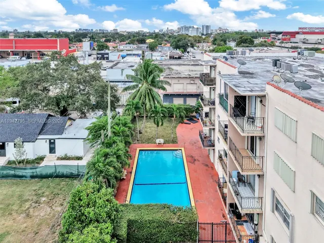 $170,000 | 3640 Northwest 9th Street, Unit 401, Miami, FL 33125