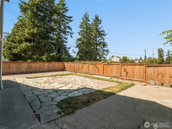 $3,995 | 11602 Southeast 193rd Place, Kent, WA 98031