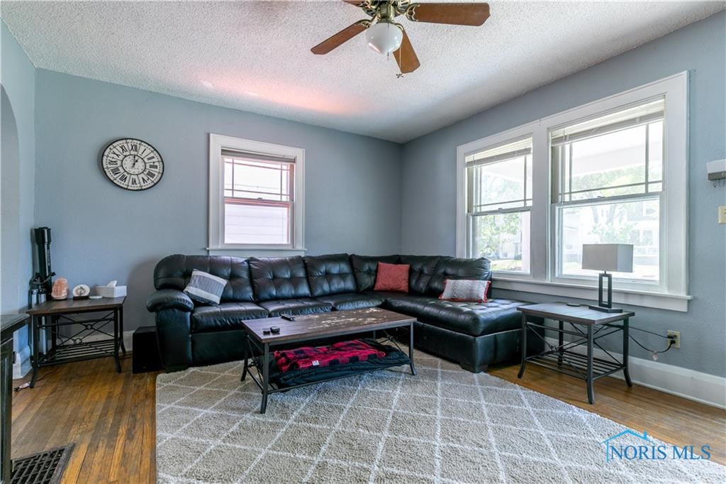 1940 Mansfield Road Toledo, OH 43613 - Photo 4 of 30 Gallery Image 4