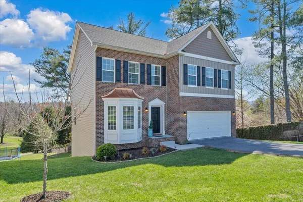 $450,000 | 3230 Clearview Drive, Roanoke, VA 24018