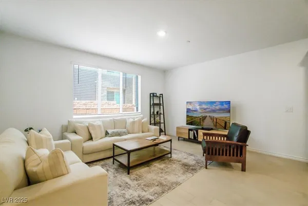 $2,000 | 1529 Eva Crossing Place, Henderson, NV 89002