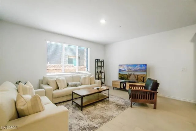 $2,000 | 1529 Eva Crossing Place, Henderson, NV 89002