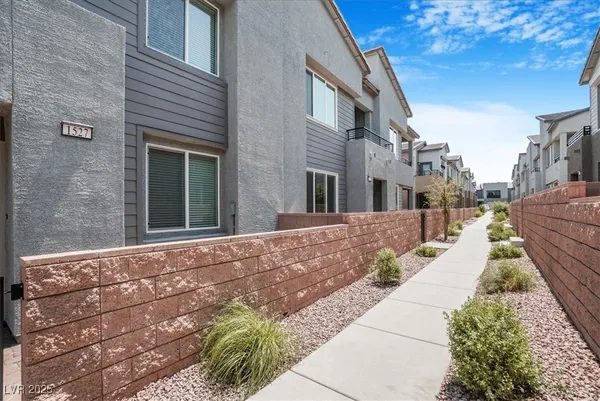 $2,000 | 1529 Eva Crossing Place, Henderson, NV 89002