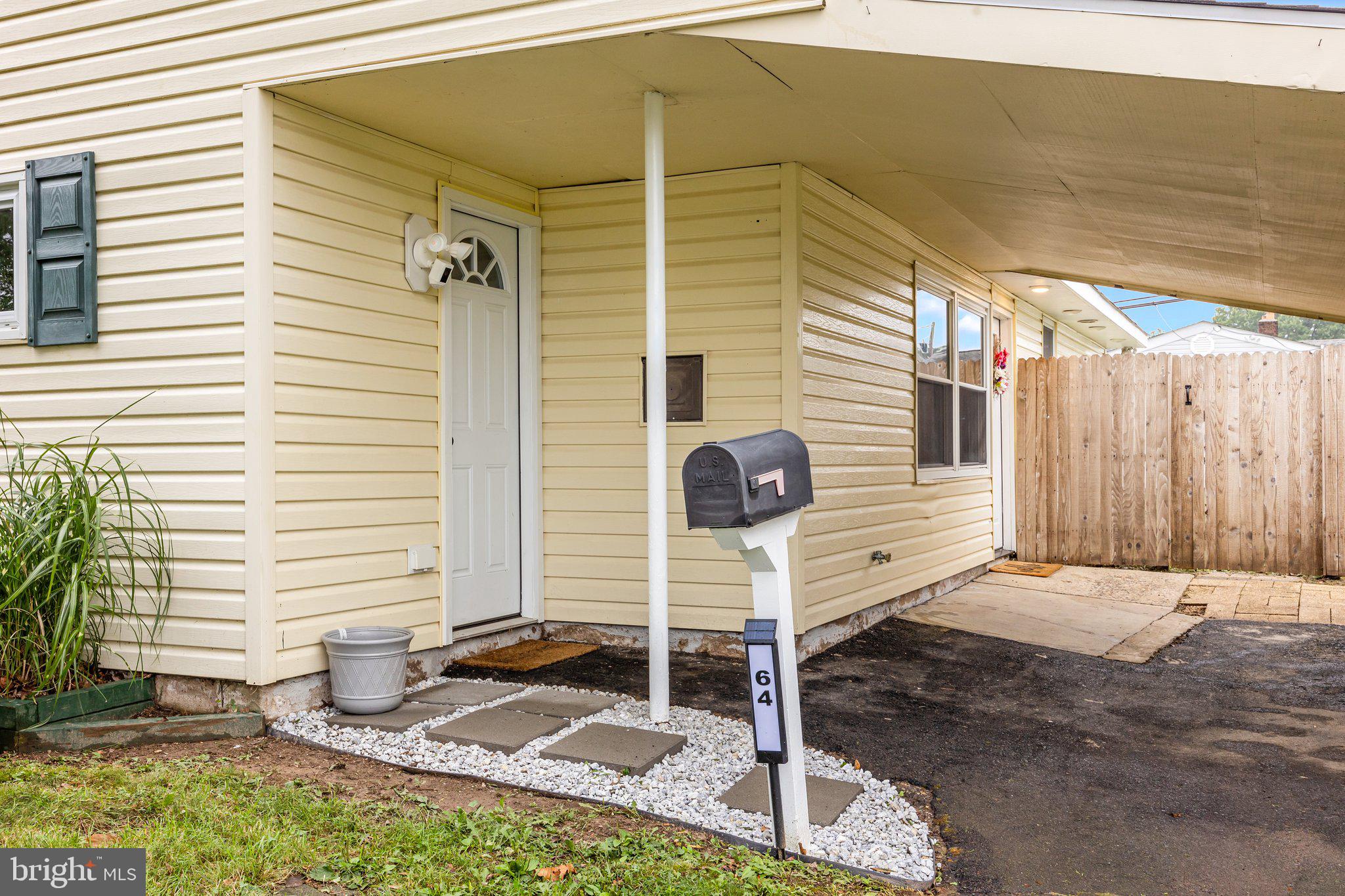 64 Valley Road Levittown, PA 19057 - Photo 4 of 32 Gallery Image 4
