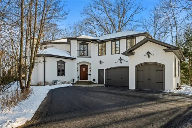 $2,995,000 | 697 Bluff Road, Lake Bluff, IL 60044