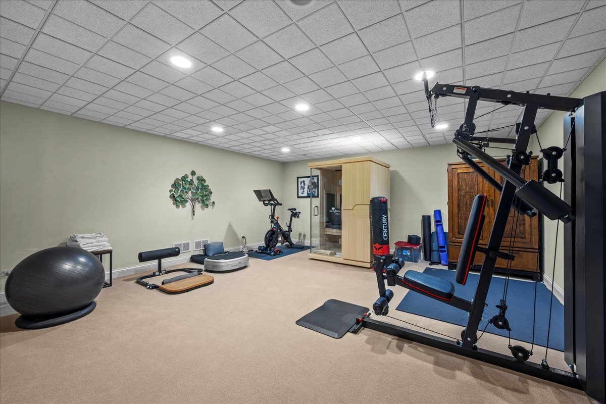 697 Bluff Road Lake Bluff, IL 60044 - Photo 38 of 47 a view of a room with gym equipment