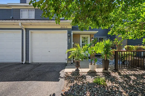 $215,000 | 1845 Donegal Drive, Unit 5, Woodbury, MN 55125