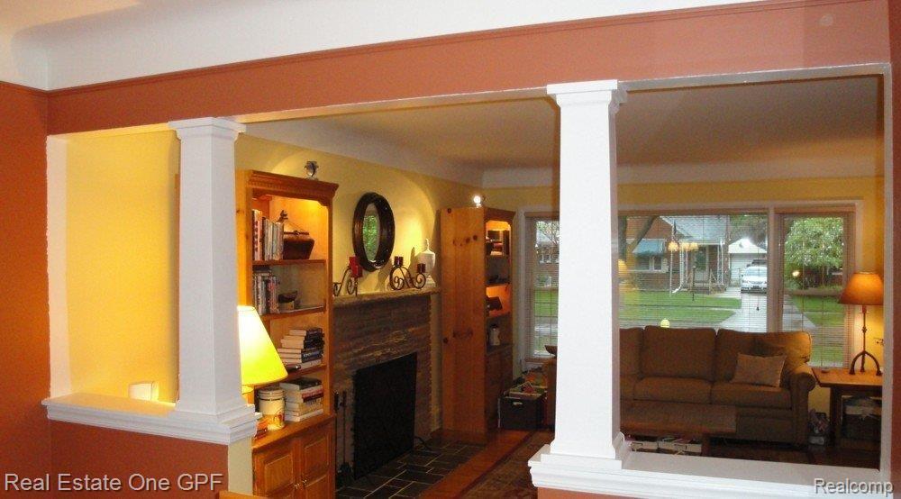 1865 Newcastle Road Grosse Pointe, MI 48236 - Photo 7 of 23 6 074column arch.JPG