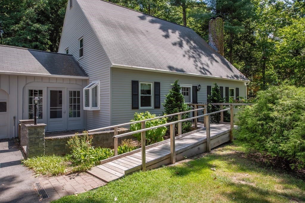 82 Aubinwood Road Amherst, MA 01002 - Photo 1 of 37