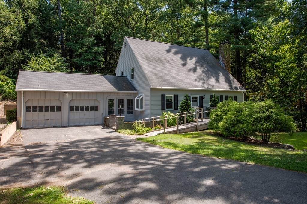 82 Aubinwood Road Amherst, MA 01002 - Photo 2 of 37