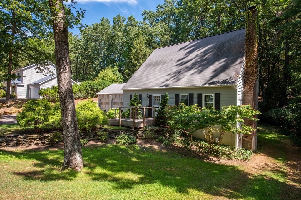 82 Aubinwood Road Amherst, MA 01002 - Photo 3 of 37