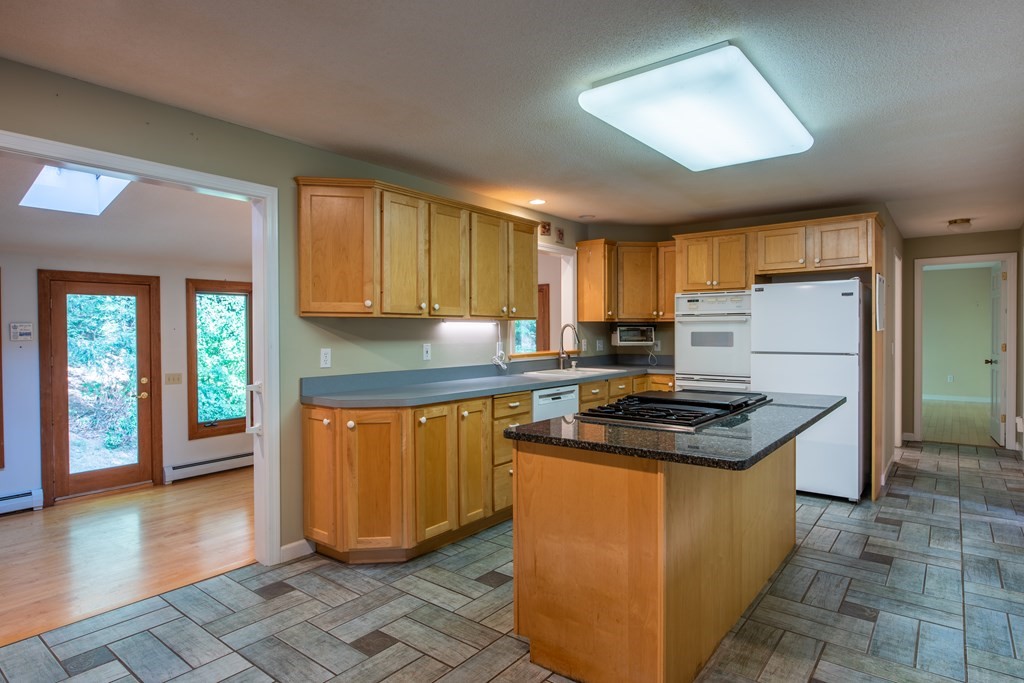 82 Aubinwood Road Amherst, MA 01002 - Photo 8 of 37