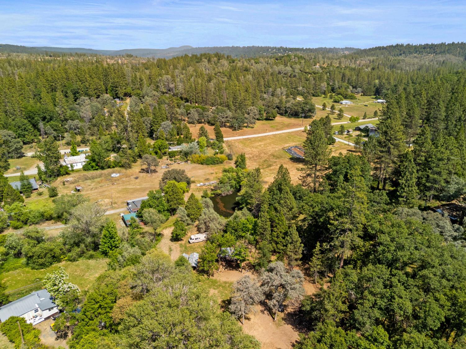 13433 Newtown Road Nevada City, CA 95959 - Photo 25 of 33 a view of city and green space