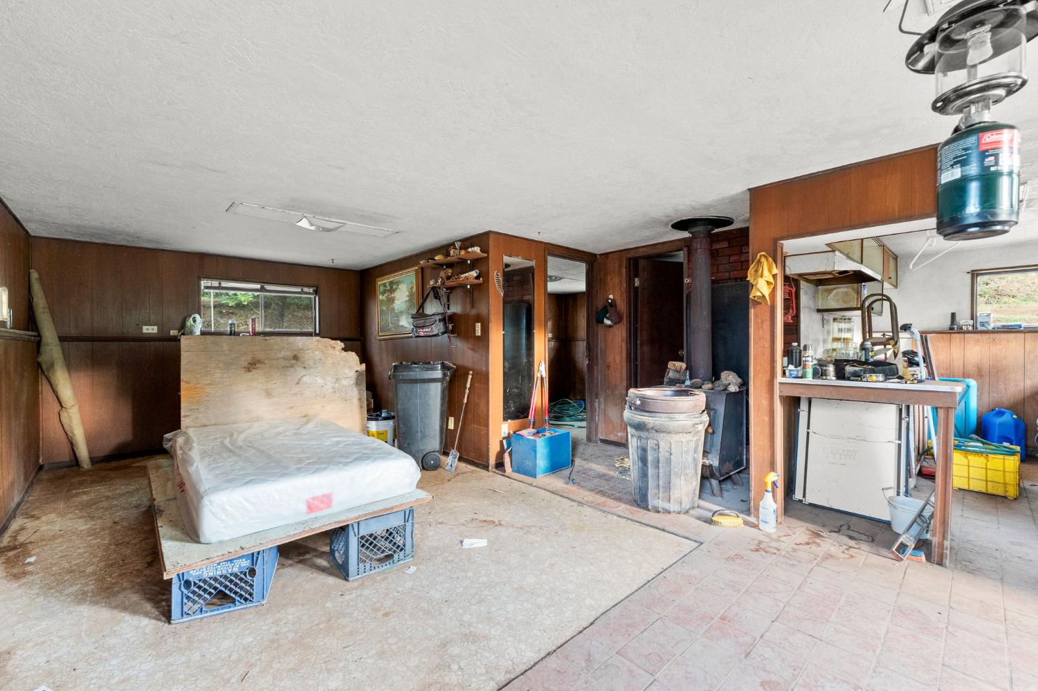 13433 Newtown Road Nevada City, CA 95959 - Photo 26 of 33 a living room with furniture and a flat screen tv