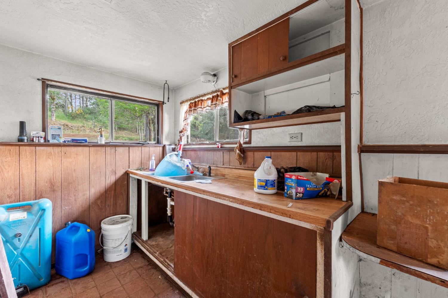 13433 Newtown Road Nevada City, CA 95959 - Photo 29 of 33 a kitchen with a sink and a stove next to a window