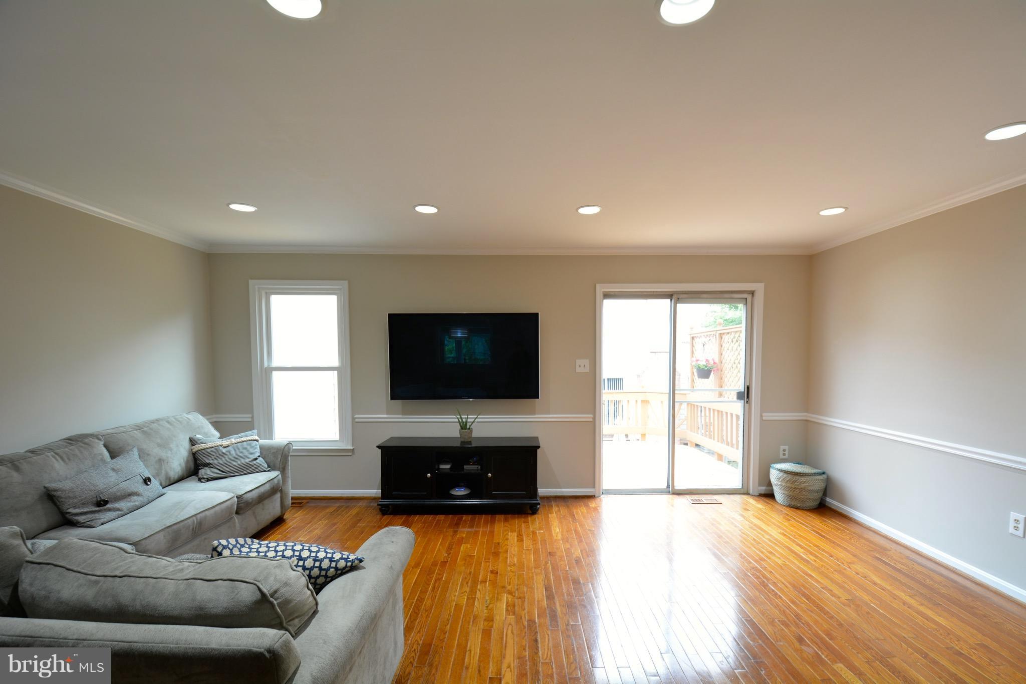 108 West Locust Street Occoquan, VA 22125 - Photo 16 of 30 Living Room