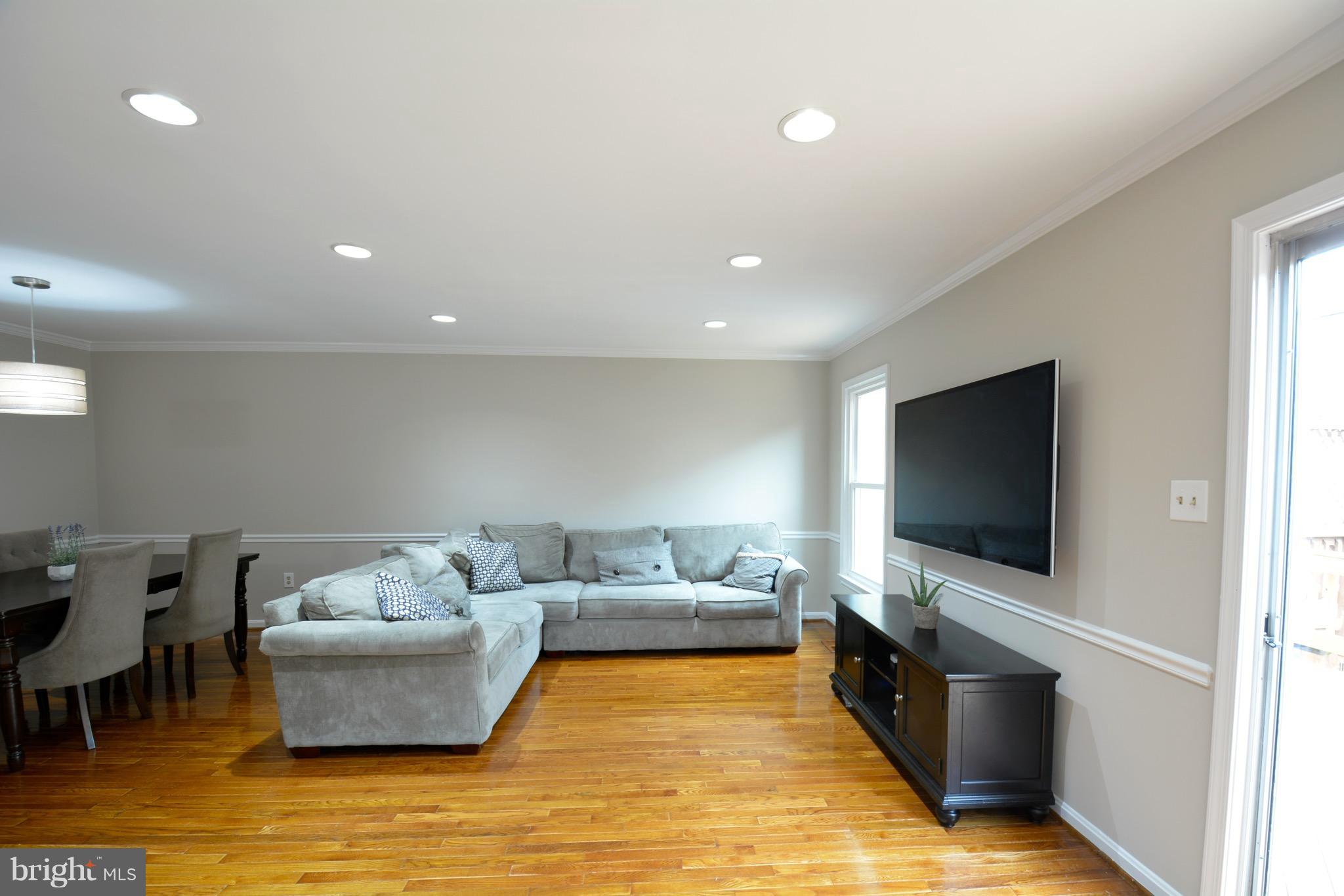 108 West Locust Street Occoquan, VA 22125 - Photo 18 of 30 Living Room