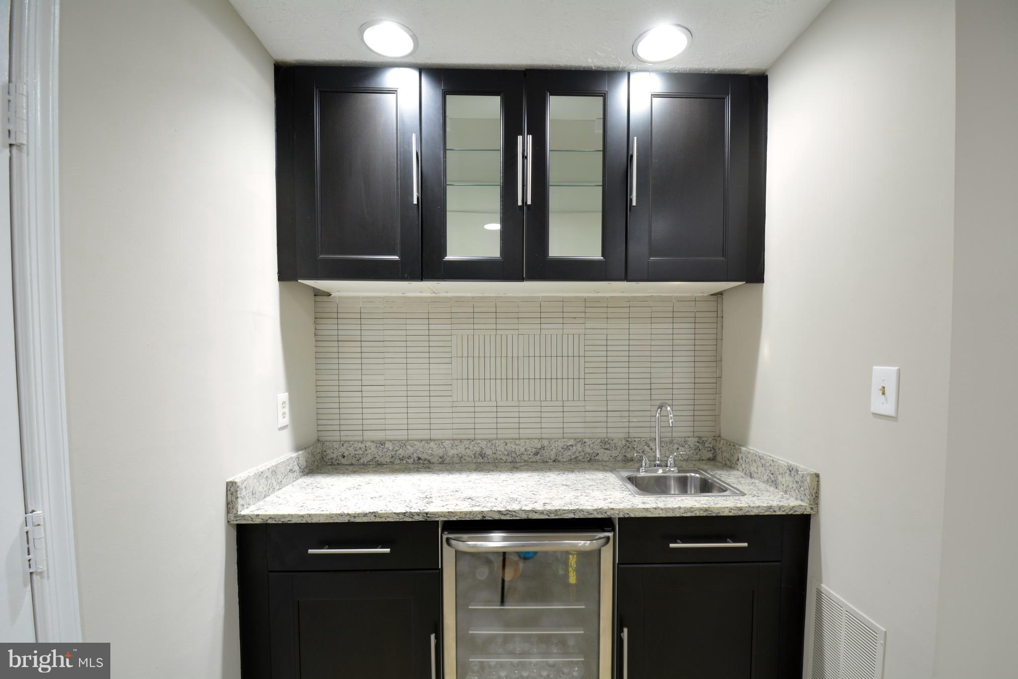 108 West Locust Street Occoquan, VA 22125 - Photo 7 of 30 Wet bar